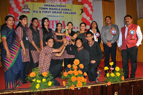 ವಿದ್ಯಾರ್ಥಿಗಳ ಏಳಿಗೆ ಬಗ್ಗೆ ಪೋಷಕರು ಮಹತ್ತರವಾದ ಕನಸು ಕಂಡಿರುತ್ತಾರೆ: ಕವಿತಾ ಶೇಖರ